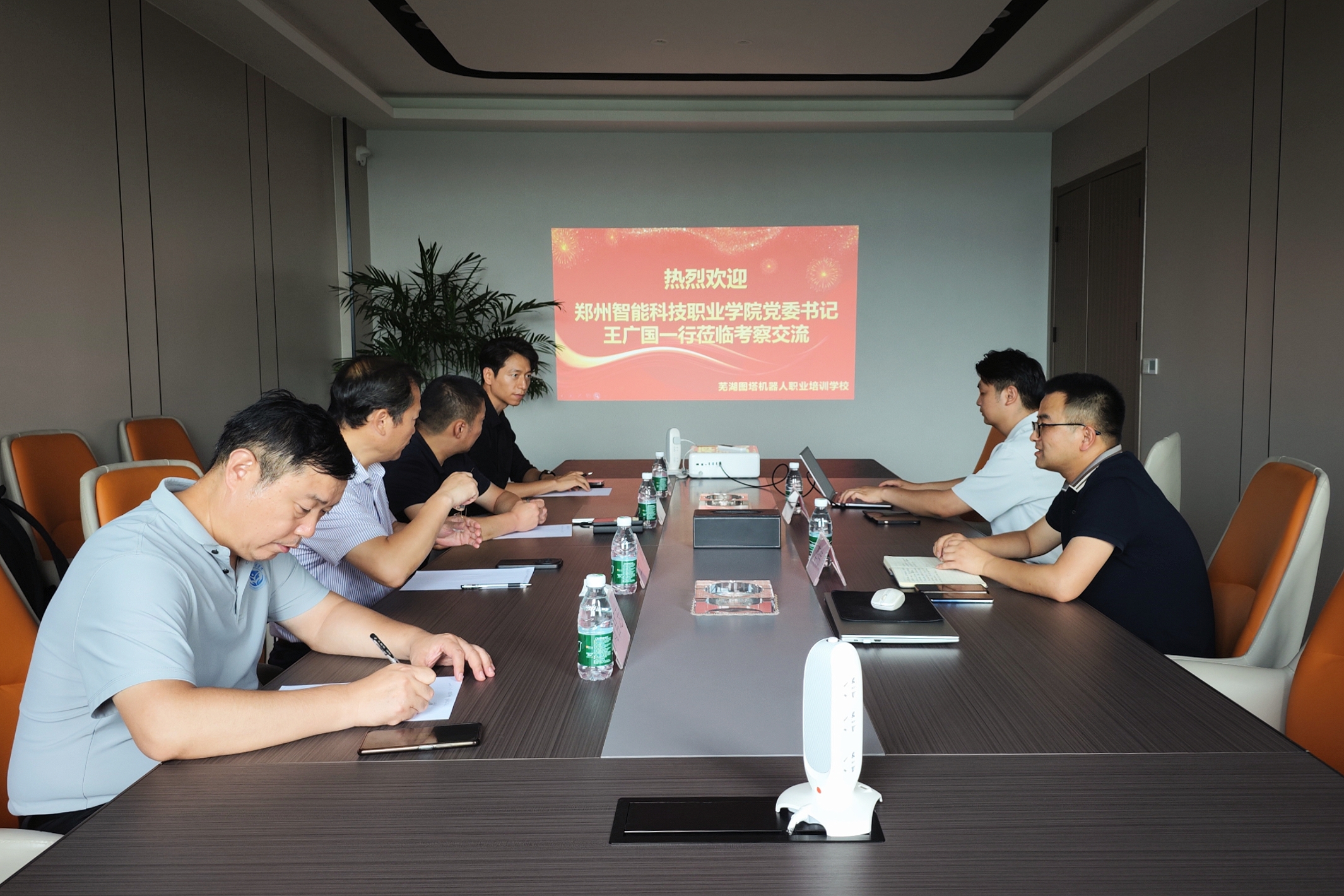 校企合作|郑州智能科技职业学院党委书记王广国一行莅临我校考察